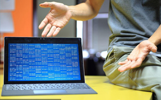 龙口 api php源码,下载的php源码怎么运行呢？